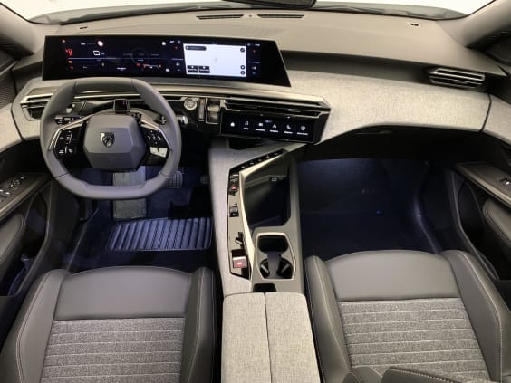Peugeot 5008 HYBRID 145 CH E-DCS6 ALLURE Blanc Okenite