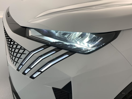 Peugeot 5008 HYBRID 145 CH E-DCS6 ALLURE Blanc Okenite