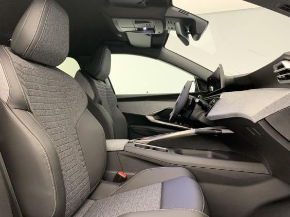 Peugeot 5008 HYBRID 145 CH E-DCS6 ALLURE Bleu Ingaro