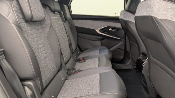 Peugeot 5008 HYBRID 145 CH E-DCS6 ALLURE Blanc Okenite