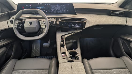 Peugeot 5008 HYBRID 145 CH E-DCS6 ALLURE Blanc Okenite