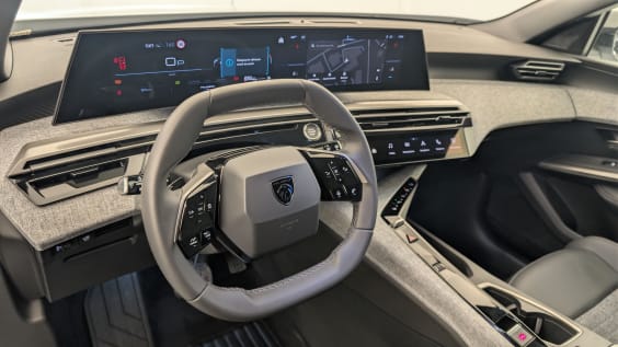 Peugeot 5008 HYBRID 145 CH E-DCS6 ALLURE Blanc Okenite
