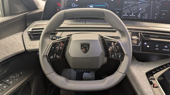Peugeot 5008 HYBRID 145 CH E-DCS6 ALLURE Blanc Okenite