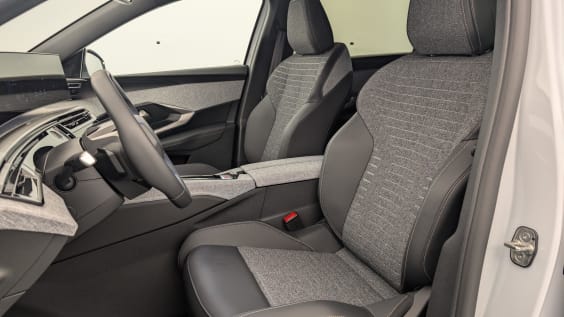 Peugeot 5008 HYBRID 145 CH E-DCS6 ALLURE Blanc Okenite