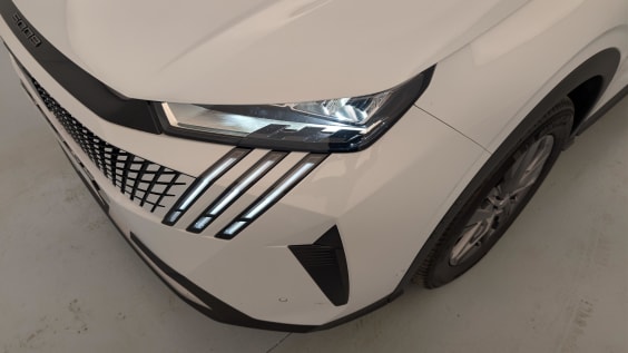Peugeot 5008 HYBRID 145 CH E-DCS6 ALLURE Blanc Okenite