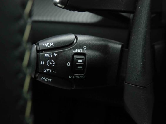 Peugeot 208 Hybrid 136 e-DCS6 GT Noir
