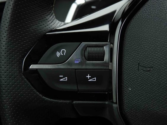 Peugeot 208 Hybrid 136 e-DCS6 GT Noir