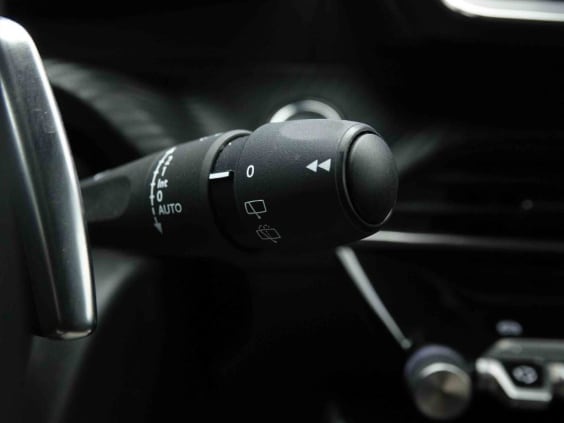 Peugeot 208 Hybrid 136 e-DCS6 GT Noir