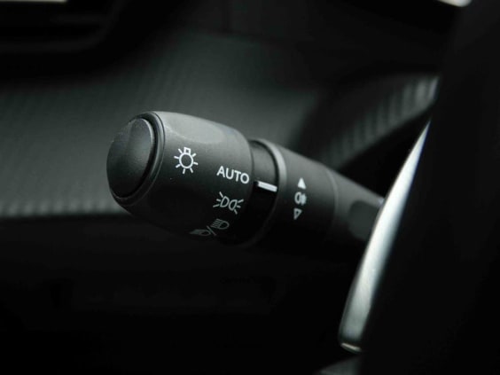 Peugeot 208 Hybrid 136 e-DCS6 GT Noir