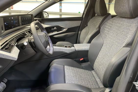 Peugeot 3008 Hybrid 145 e-DCS6 Allure Gris Titane