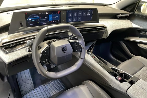 Peugeot 3008 Hybrid 145 e-DCS6 Allure Gris Titane