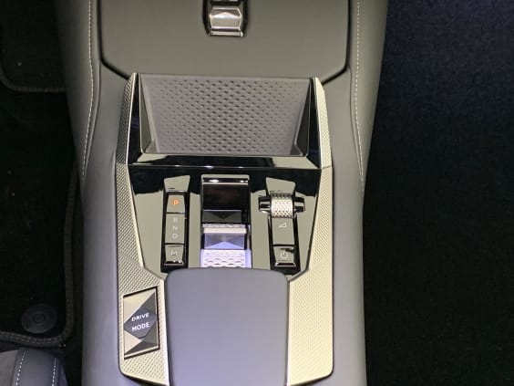 DS N°4 Hybride 145 e-DCT6 Etoile - Alcantara Noir Perla Nera