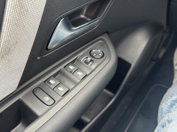 Citroën C4 1.2 hybride 145 max automatique Noir