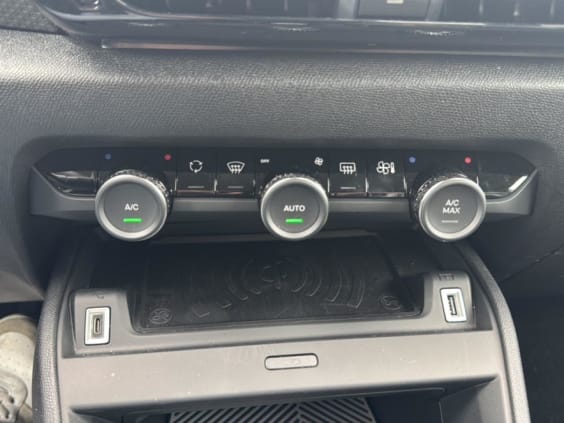 Citroën C4 1.2 hybride 145 max automatique Noir