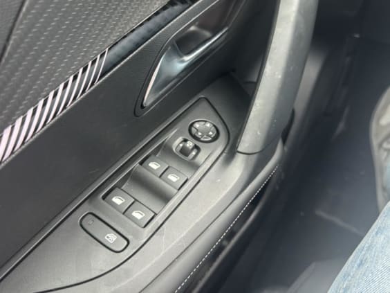 Peugeot 2008 1.2 100 allure Gris Sellenium