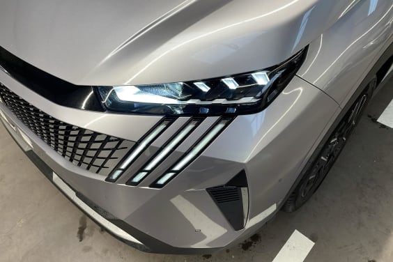 Peugeot 3008 Hybrid 145 e-DCS6 GT Gris Artense / Toit Noir
