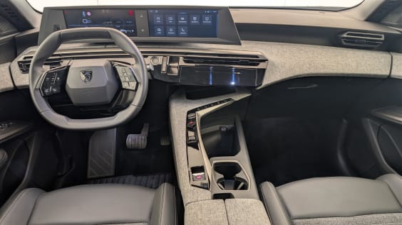 Peugeot 5008 HYBRID 145 CH E-DCS6 ALLURE Gris Artense
