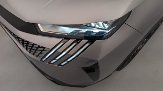 Peugeot 5008 HYBRID 145 CH E-DCS6 ALLURE Gris Artense