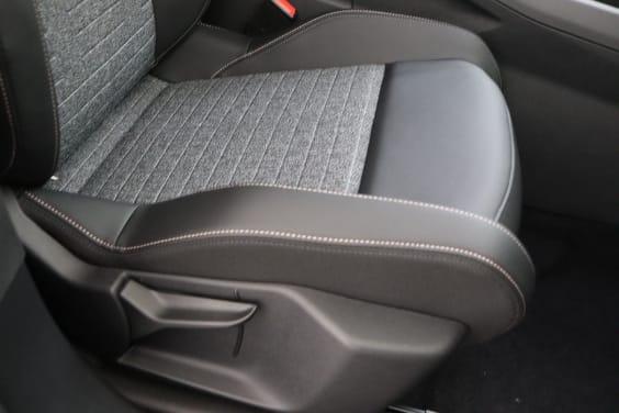Peugeot 5008 Allure Hybrid 145 e-DCS6 Grey