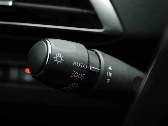 Peugeot 3008 130 ALLURE EAT8 Bleu