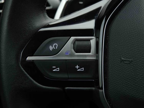 Peugeot 3008 130 ALLURE EAT8 Bleu