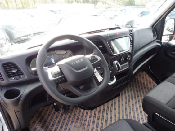Iveco Daily 35S18 3.0 V16 HI-MATIC H2 180CV Blanc