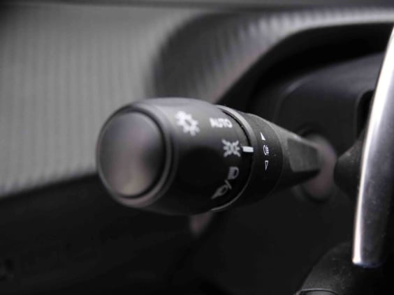 Peugeot 2008 130 EAT8 ALLURE Gris