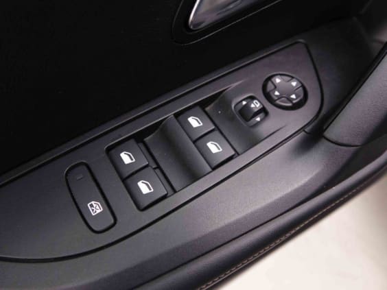 Peugeot 2008 130 EAT8 ALLURE Gris