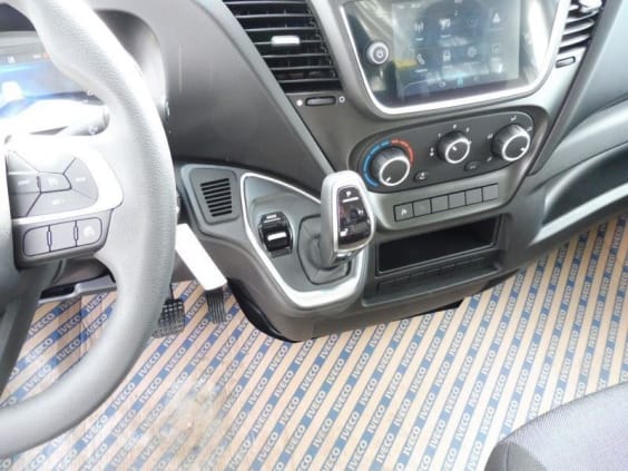 Iveco Daily 35S18 3.0 V16 HI-MATIC H2 180CV Blanc