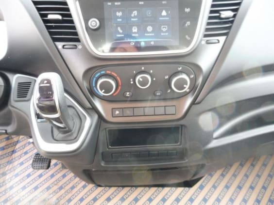 Iveco Daily 35S18 3.0 V16 HI-MATIC H2 180CV Blanc