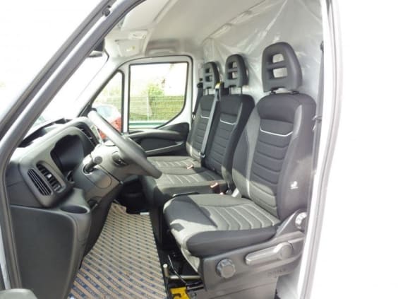 Iveco Daily 35S18 3.0 V16 HI-MATIC H2 180CV Blanc