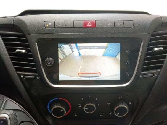Iveco Daily 35S18 3.0 V16 HI-MATIC H2 180CV Blanc