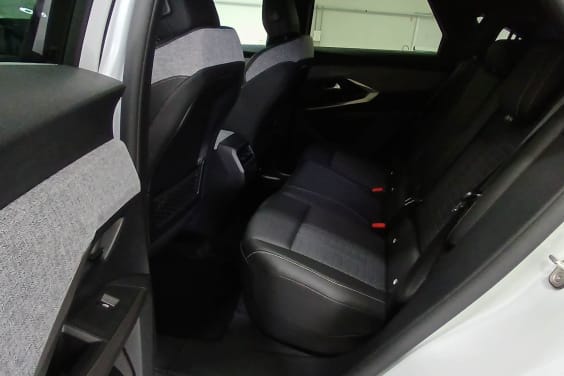 Peugeot 3008 Hybrid 136 e-DCS6 GT Blanc Okenite