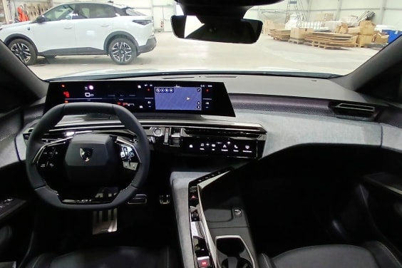 Peugeot 3008 Hybrid 136 e-DCS6 GT Blanc Okenite