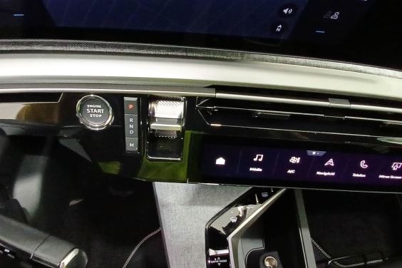 Peugeot 3008 Hybrid 136 e-DCS6 GT Blanc Okenite