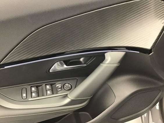 Peugeot 2008 HYBRID 145 Gt  1.2 HYBRID 136 Gris Selenium