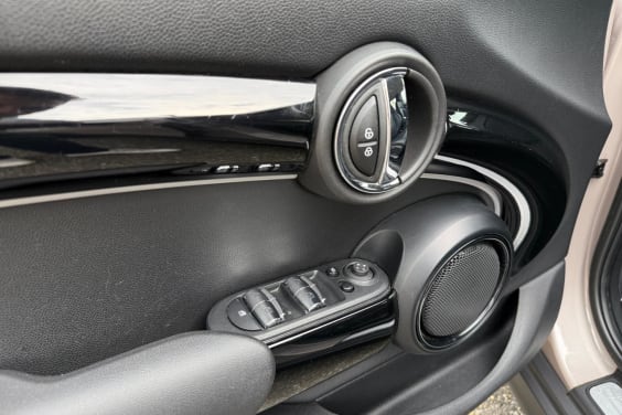 Mini Mini 5 portes (F55) HATCH 1.5 136 COOPER EDITION PREMIUM BVA7 5P Rooftop Grey