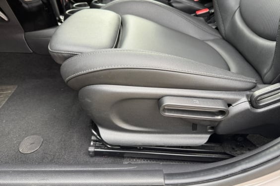 Mini Mini 5 portes (F55) HATCH 1.5 136 COOPER EDITION PREMIUM BVA7 5P Rooftop Grey