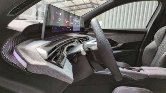 Peugeot 5008 HYBRID 145CH E-DCS6 GT Gris Artense / Toit Noir