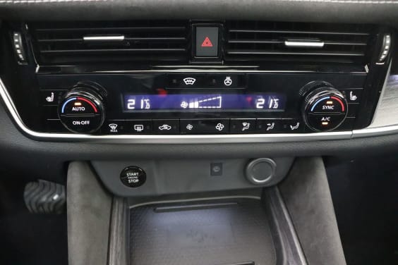 Nissan QASHQAI Tekna Plus 1.3 DIG-T Mild Hybrid 158 hp X-TRONIC Grey