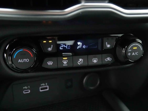 Nissan JUKE 1.0 DIG-T 114 DCT N-Connecta Rouge