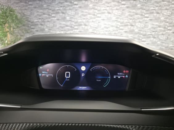 Peugeot 2008 1.2i Hybrid - 136 - BV e-DCS6  II Allure Gris