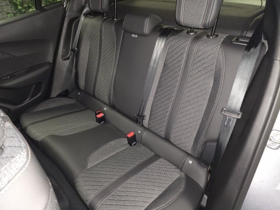 Peugeot 2008 1.2i Hybrid - 136 - BV e-DCS6  II Allure Gris
