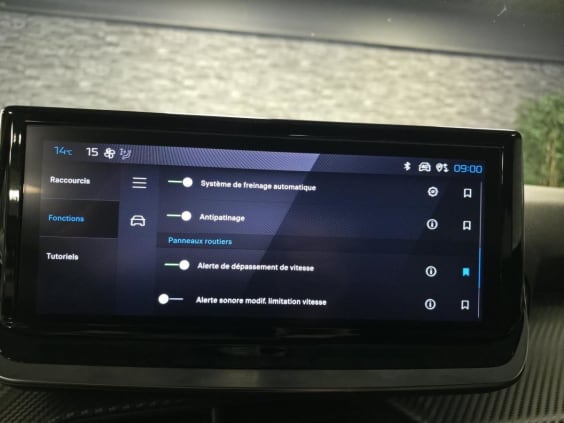 Peugeot 2008 1.2i Hybrid - 136 - BV e-DCS6  II Allure Gris