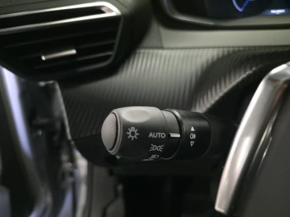 Peugeot 2008 1.2i Hybrid - 136 - BV e-DCS6  II Allure Gris
