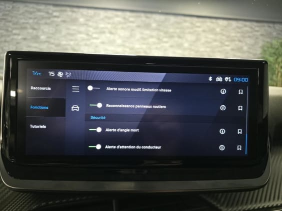 Peugeot 2008 1.2i Hybrid - 136 - BV e-DCS6  II Allure Gris