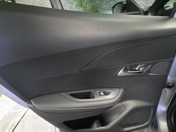 Peugeot 2008 1.2i Hybrid - 136 - BV e-DCS6  II Allure Gris