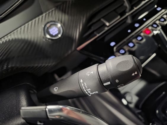 Peugeot 2008 1.2i Hybrid - 136 - BV e-DCS6  II Allure Gris