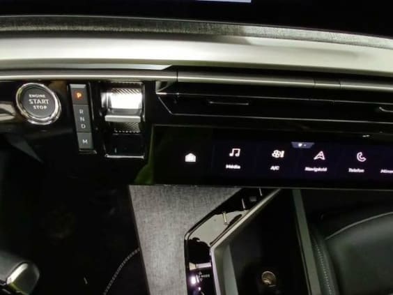 Peugeot 3008 Hybrid 136 e-DCS6 GT Blanc Okénite