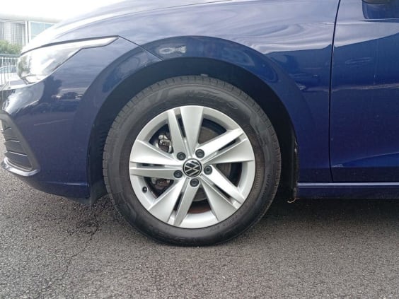 Volkswagen GOLF GOLF VIII 1.0 ETSI 110CH DSG LIFE Bleu Atlantique Metal
